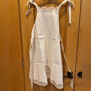 Paper White Vintage apron embroidery and lace made entirely by hand.Linen/cotton